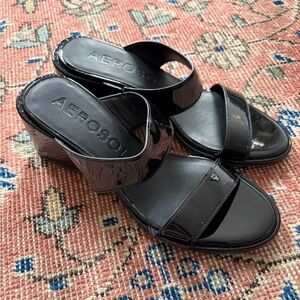 AEROSOLES Glossy Black Wedge Sandals